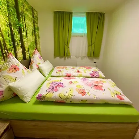 Ferienwohnung Guenter Im Tonbachtal شقة *